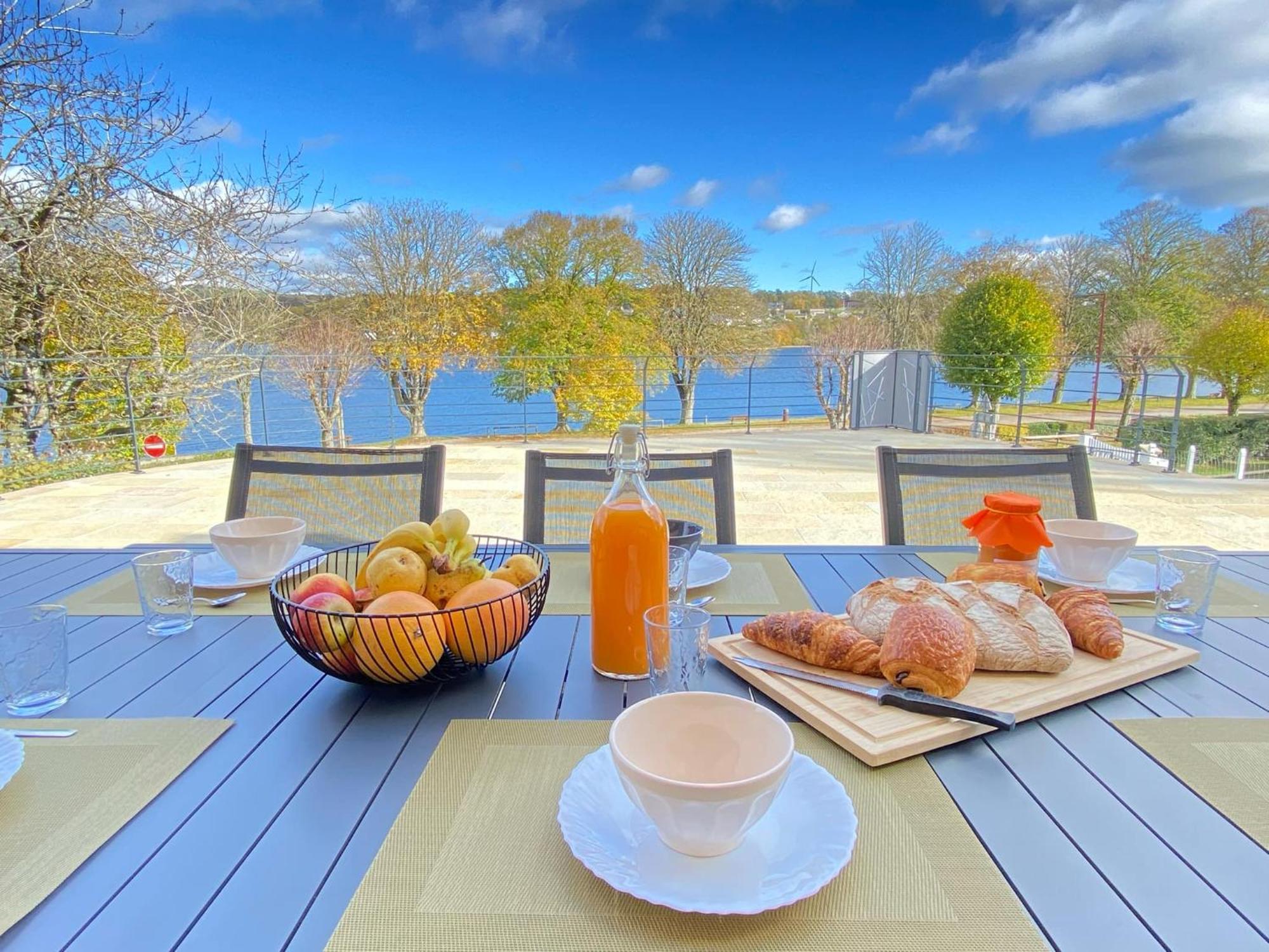 Villa Le Menhir 4 Ch Au Bord Du Lac Et Terrasse Villefranche-de-Panat Exterior photo